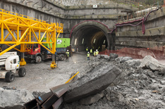 La conexión ferroviaria Bilbao-Aeropuerto de Loiu más cerca tras el cale del túnel de Artxanda 